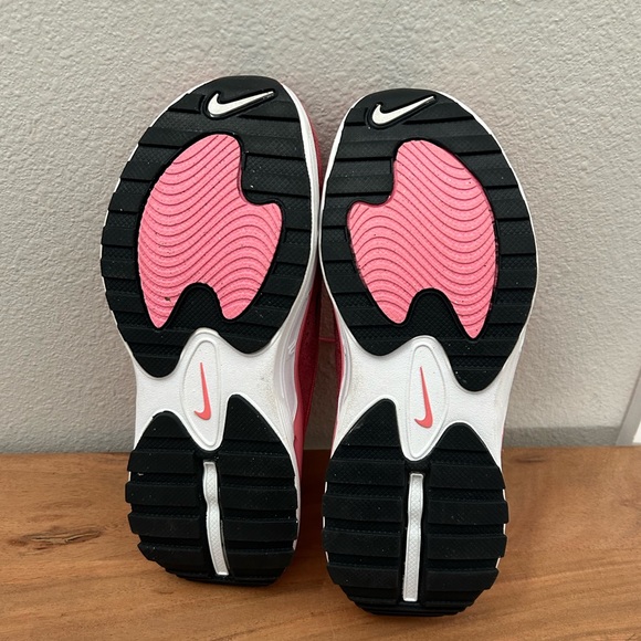 Nike Shoes Size 8 Pink - Picture 2 of 4